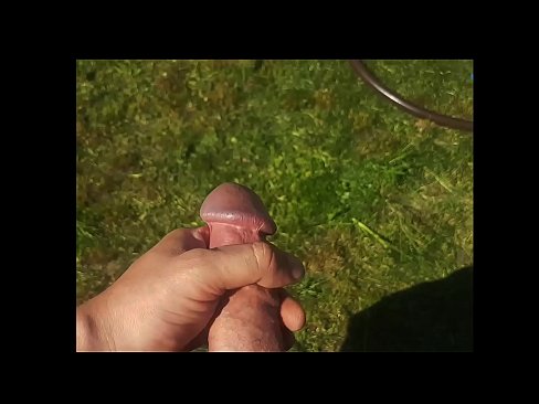 ❤️ Hete hottie laat zich in haar roze kutje neuken en spuitend klaarkomen in een zomerse tuin ❤❌ Super porn at us ❤