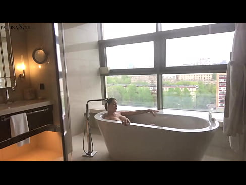 ❤️ Enorme babe die hartstochtelijk haar poesje aftrekt in de badkamer ❤❌ Super porn at us ❤
