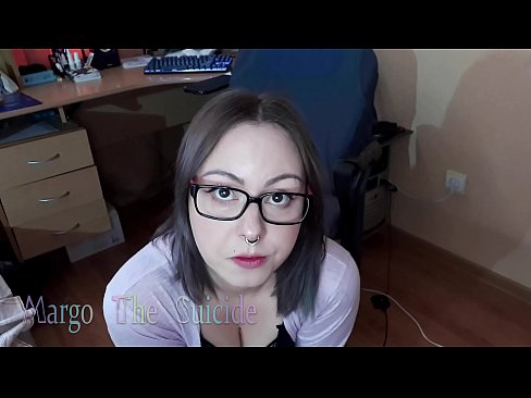 ❤️ Sexy meisje met bril zuigt Dildo diep op camera ❤❌ Super porn at us ❤