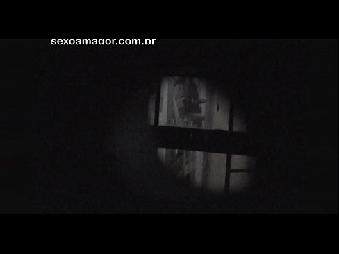 ❤️ Blondie wordt stiekem gefilmd door een voyeur uit de buurt, verstopt achter holle bakstenen ❤❌ Super porn at us ❤
