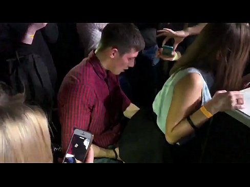 ❤️ Echte seks in een Russische nachtclub. 18-jarig Russisch meisje in de anus en vagina geneukt in een nachtclub ❤❌ Super porn at us ❤